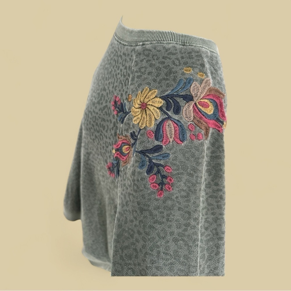 Standard Grace - Mossy Green Leopard Top M - Picture 10 of 10